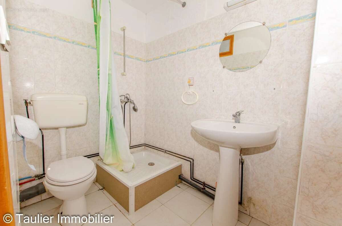 Immeuble sur trois niveaux - ST MARCELLIN - photo 8
