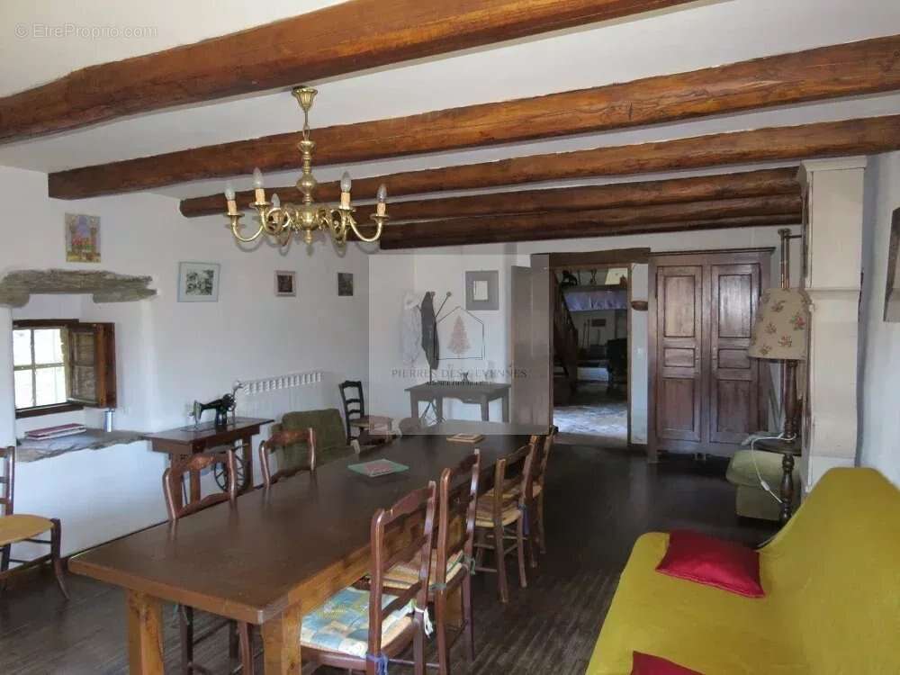 Maison à SAINT-GERMAIN-DE-CALBERTE