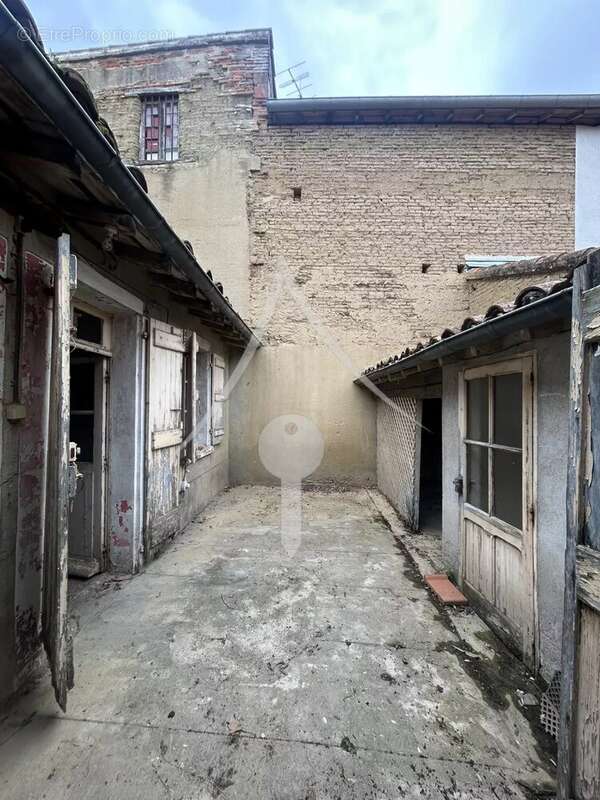 Maison à LAVERNOSE-LACASSE