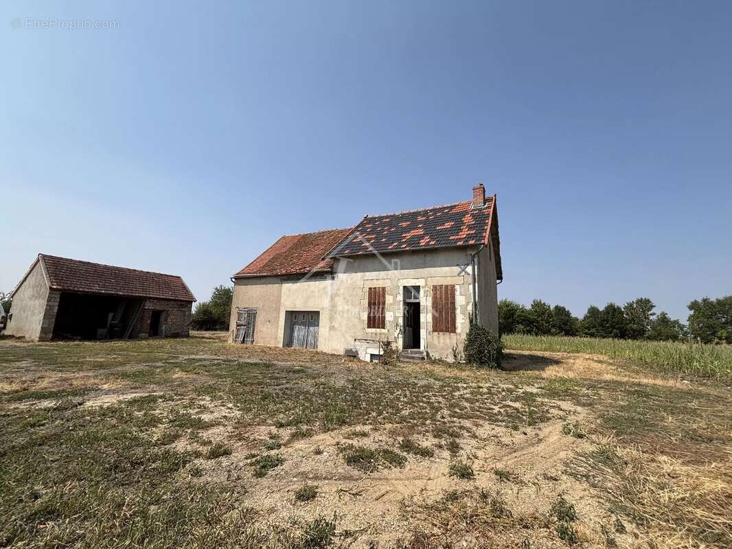 Corps de ferme à rénover avec 14710 m² de terrain - photo 8