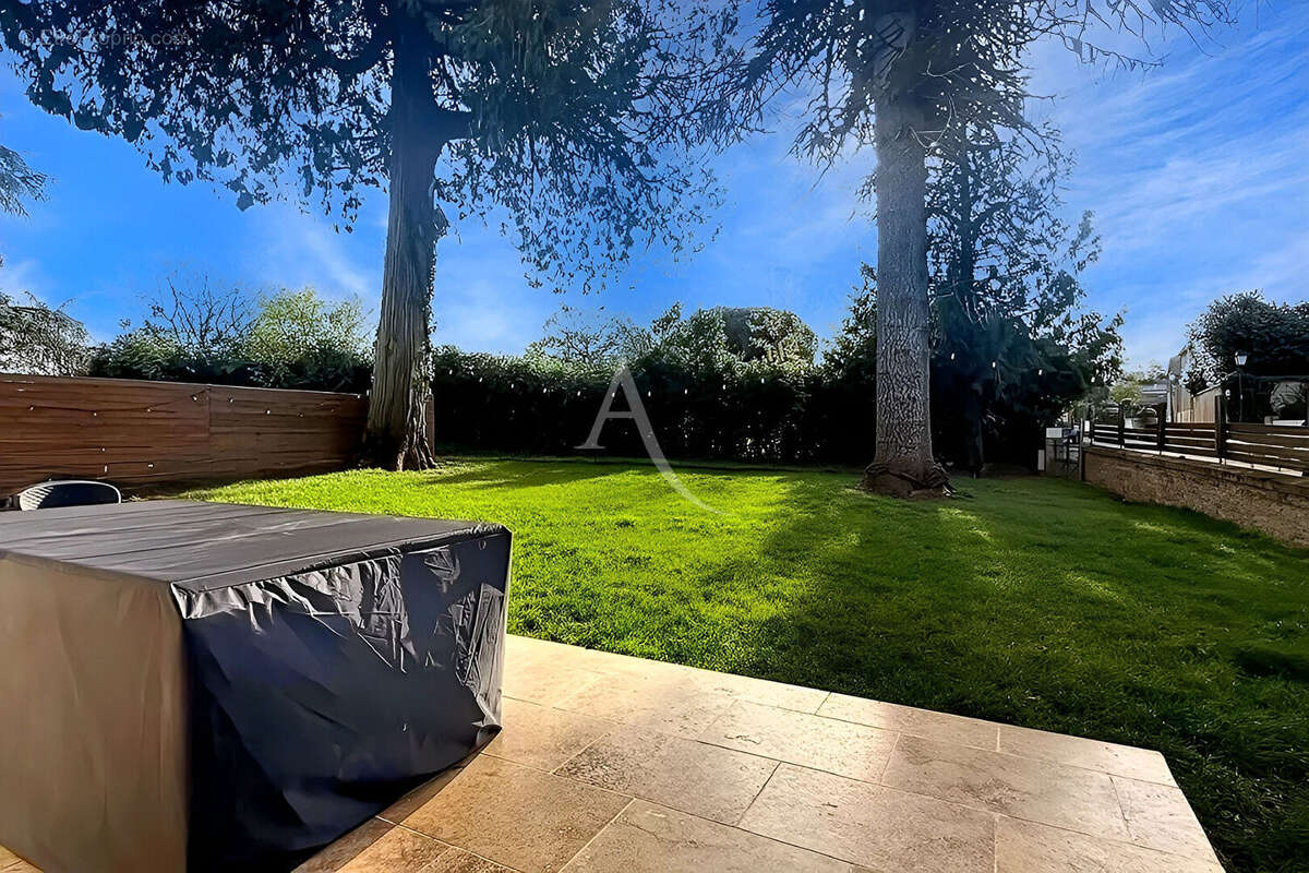 Maison à LA CAILLERE-SAINT-HILAIRE