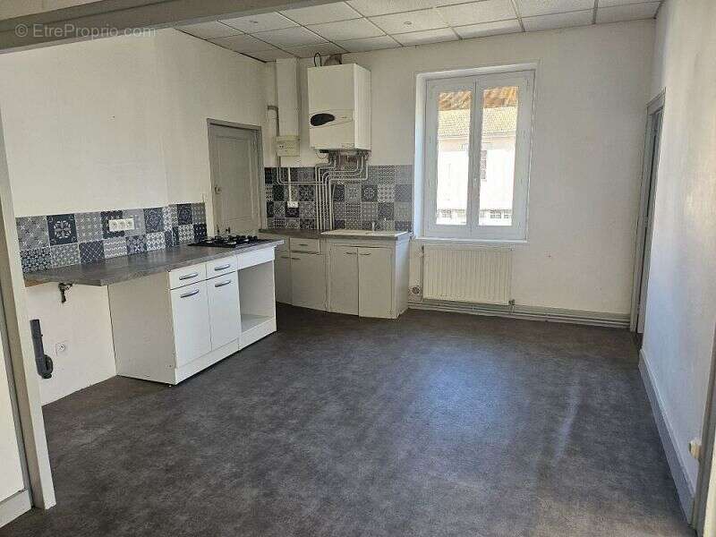 Appartement à VEAUCHE