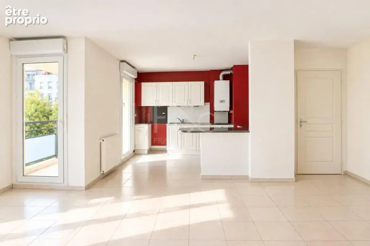 Appartement T3 de 71m² - Bron - photo 2