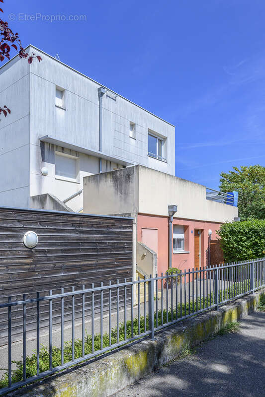 STRASBOURG NEUHOF STÉÂHNIE - Duplex 5 pièces de 98m2 avec terrasse, parking et garage - photo 15