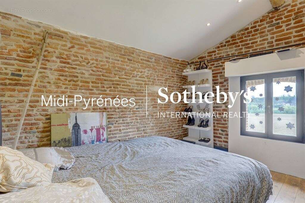 Maison à SAINT-PIERRE-DE-LAGES