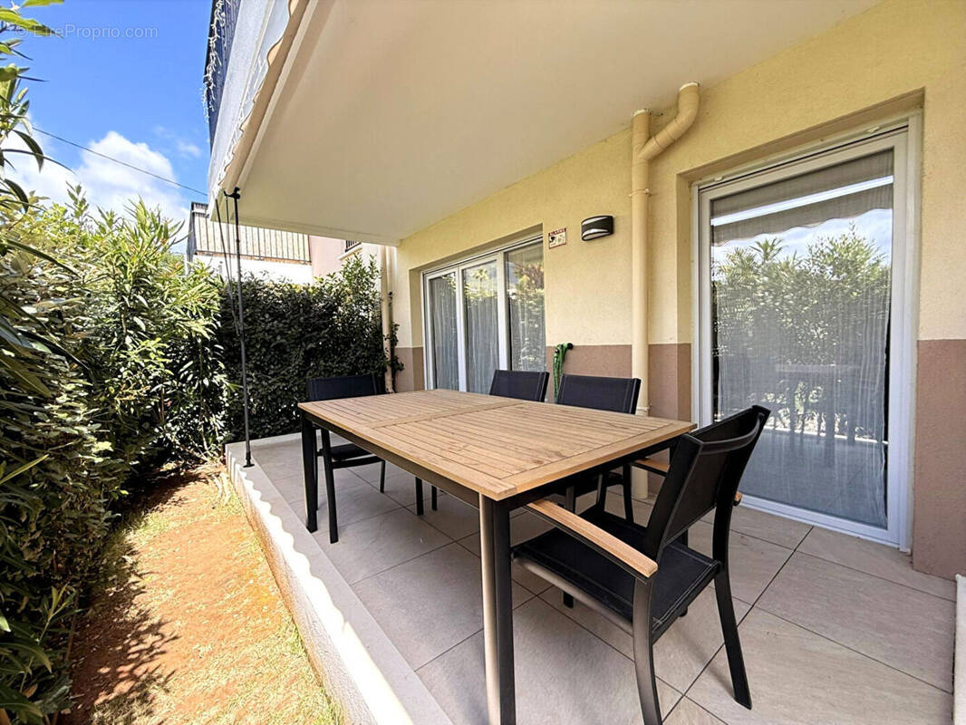 Appartement à CARROS