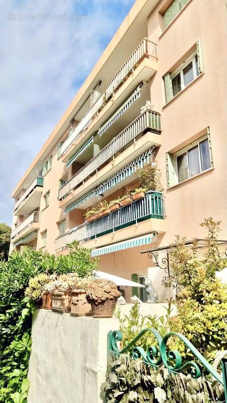 Appartement à MANDELIEU-LA-NAPOULE