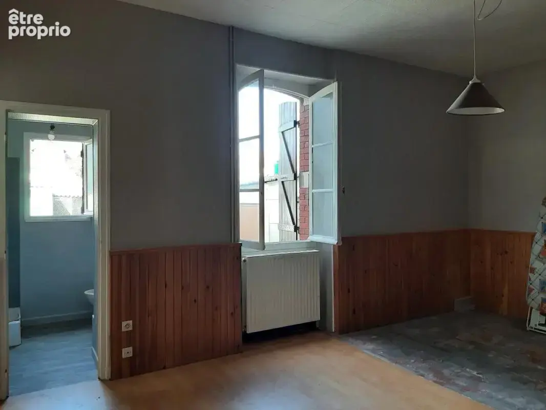 Maison mitoyenne sur 2 niveaux avec potentiel d'agrandissement ou création de logement supplémentair garages et dépendances - photo 17
