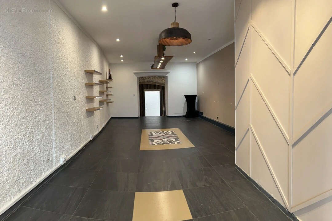 Commerce à AIX-LES-BAINS