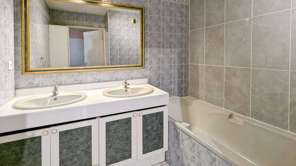 Appartement 75 m² à Villeurbanne  - photo 8