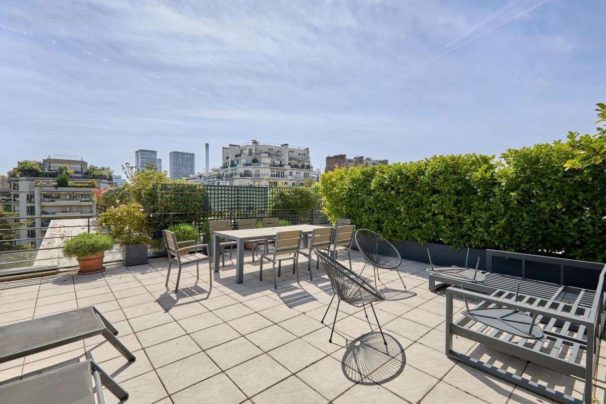 Appartement à PARIS-16E