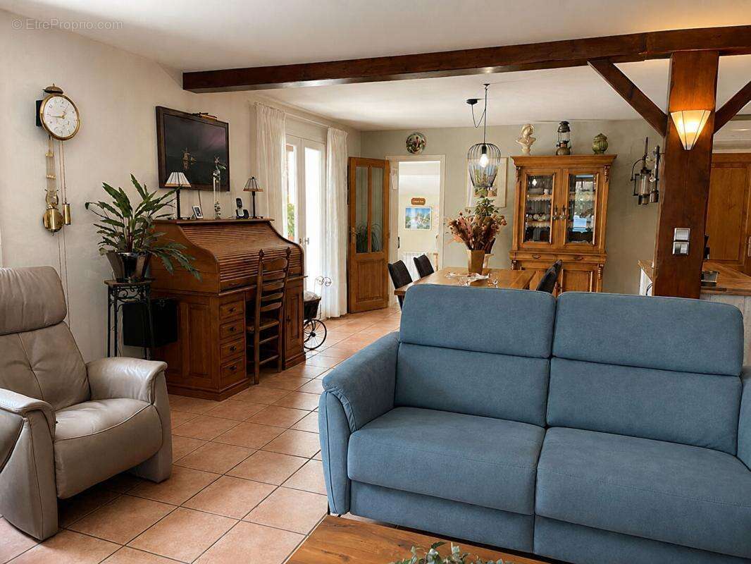 Maison parfaitement entretenue avec piscine et belle vue dégagée - photo 3