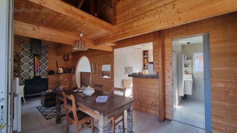 Maison à CHATEL-MONTAGNE