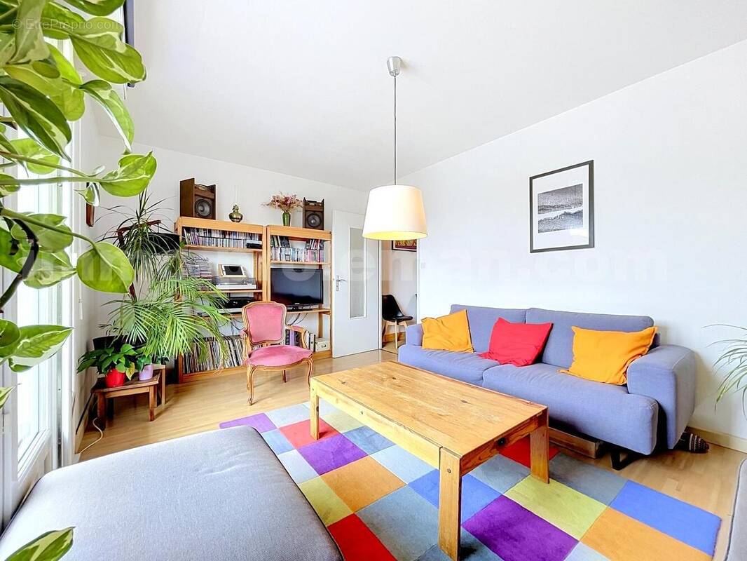 Appartement_T3_Annemasse_belle_superficie_prox_frontière_Suisse_tram_Ceva_direction_GENEVE_Frontaliers_Salon_Séjour_ - Appartement à ANNEMASSE