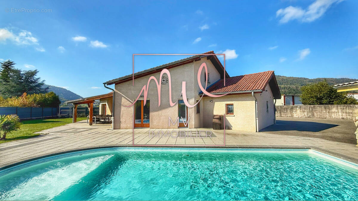 Maison à SAINT-ETIENNE-DE-CROSSEY