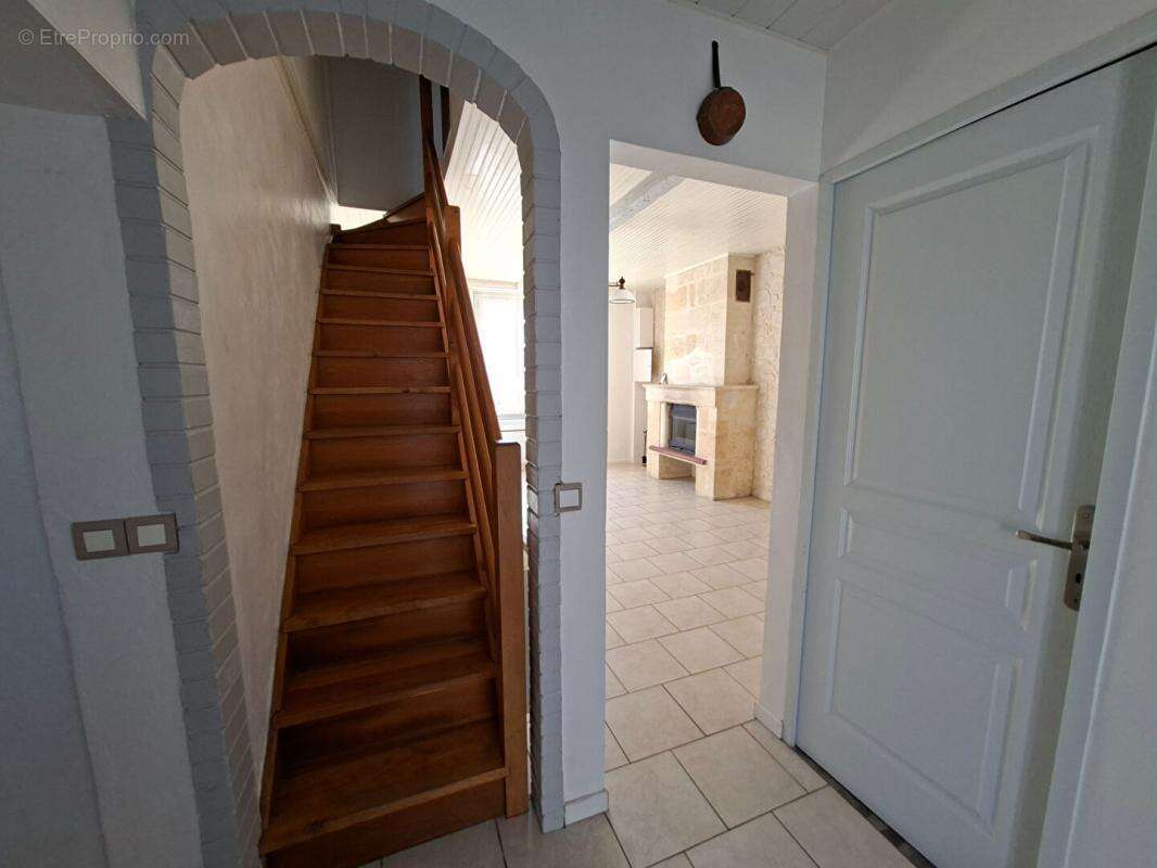 Jolie petite Maison  en pierre Saint-Estèphe 5 pièce(s) 80 m2 - photo 17