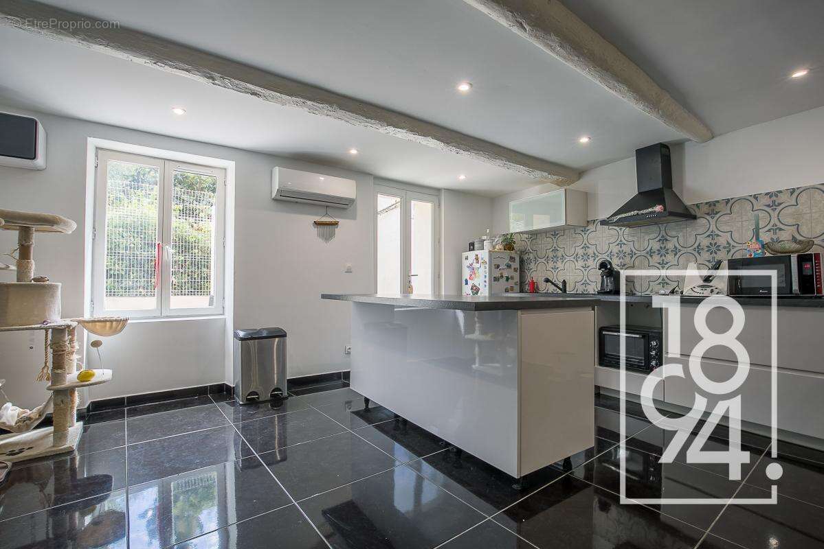 Appartement à MARSEILLE-4E