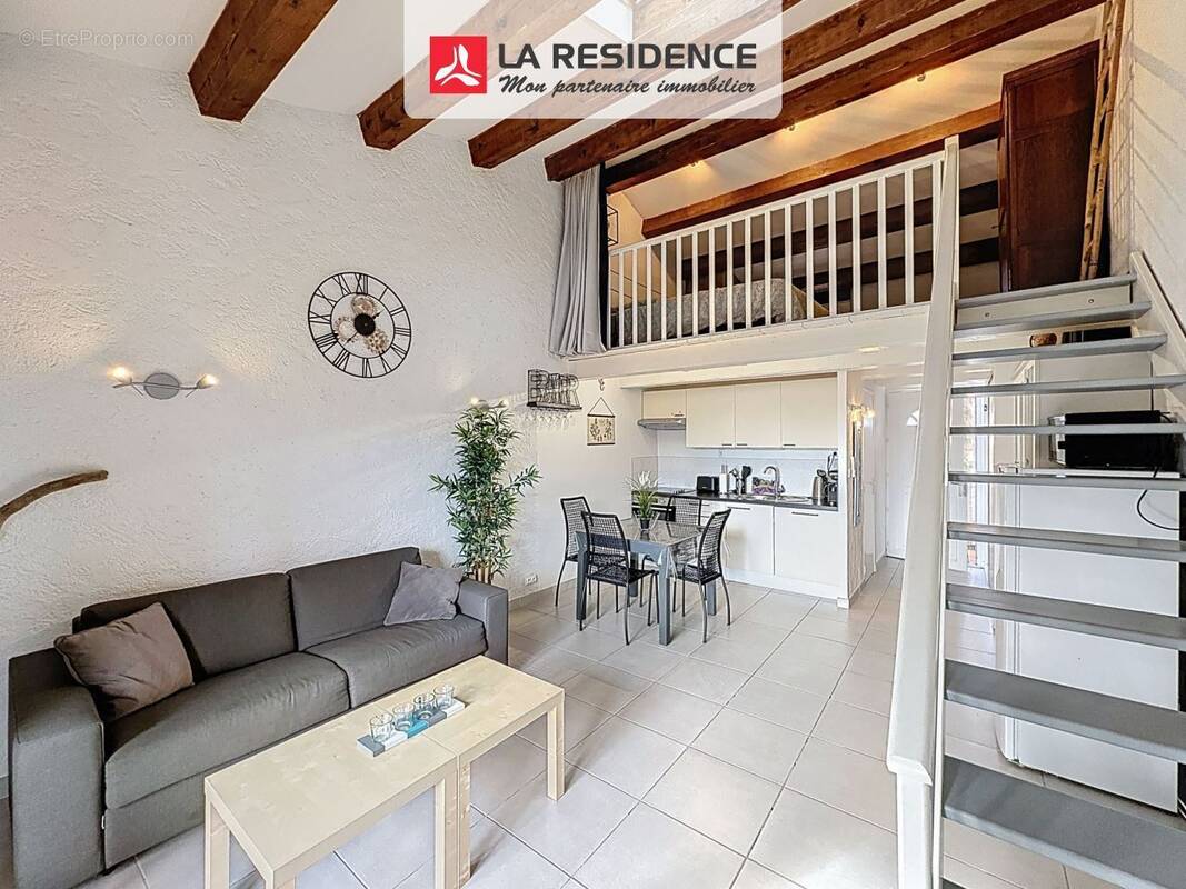 Appartement à ROQUEBRUNE-SUR-ARGENS