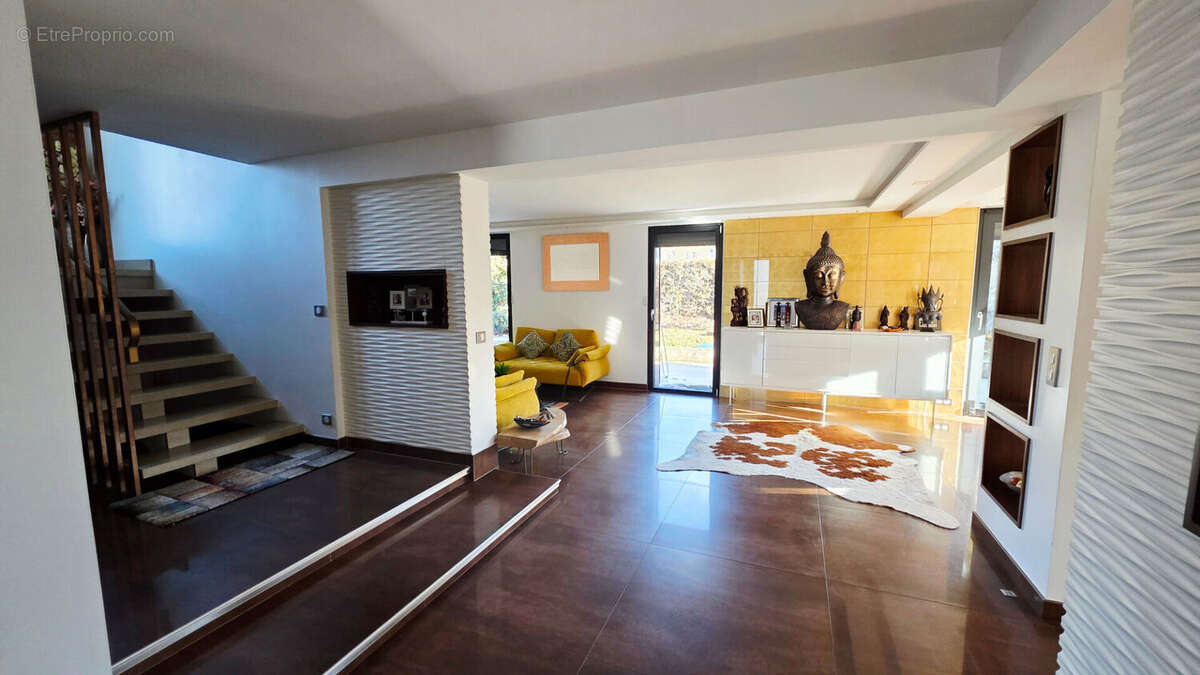 Maison à MONTREAL-LA-CLUSE