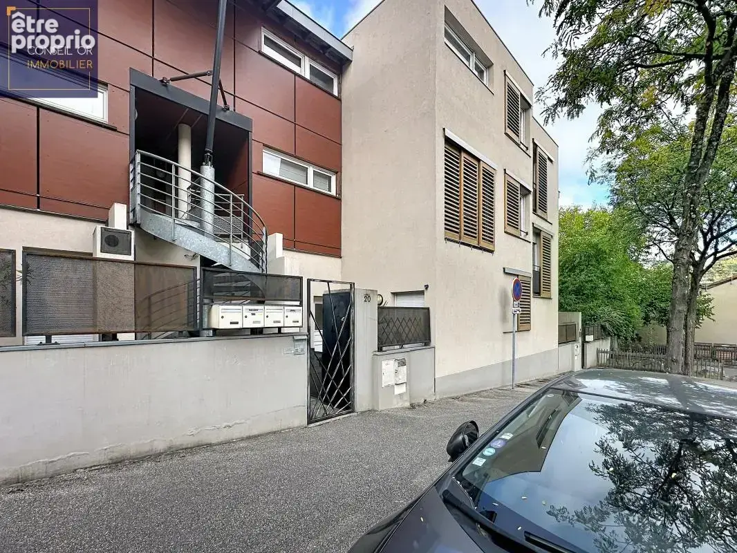 Duplex Oullins centre – 5 pièces – 124 m² – 4 chambres – Terrasse 40 m² – Calme, proche métro, belle hauteur sous plafond, garag - photo 15
