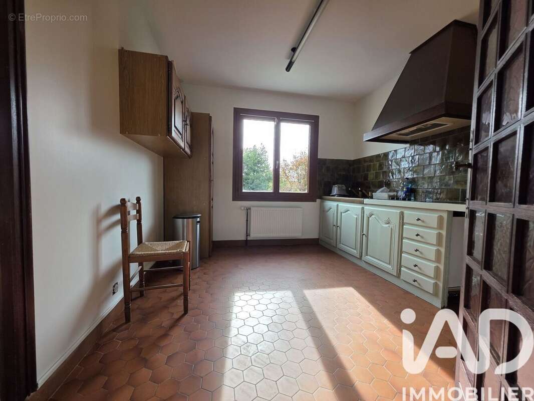 Photo 4 - Maison à LE MESNIL-SAINT-DENIS