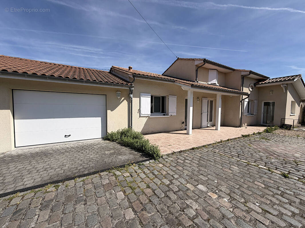 Maison à PAREMPUYRE