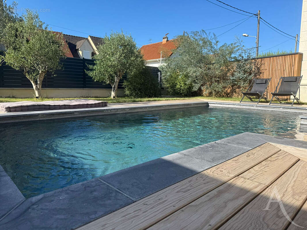 Maison à SAINTE-GENEVIEVE-DES-BOIS