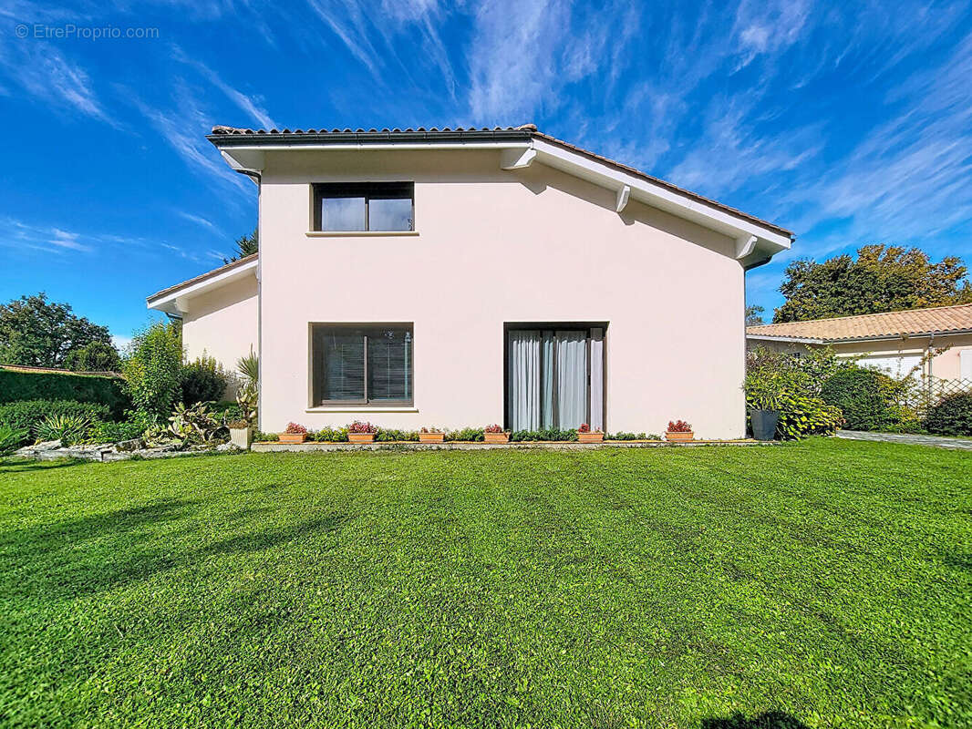 Maison à BLANQUEFORT