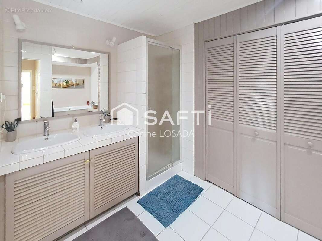 Maison 209 m² à Les Magnils-Reigniers  - photo 9