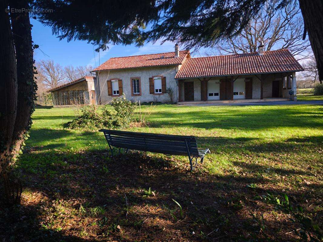 Maison à LABRUGUIERE