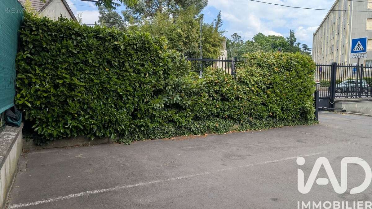 Photo 2 - Parking à SAINT-MAUR-DES-FOSSES