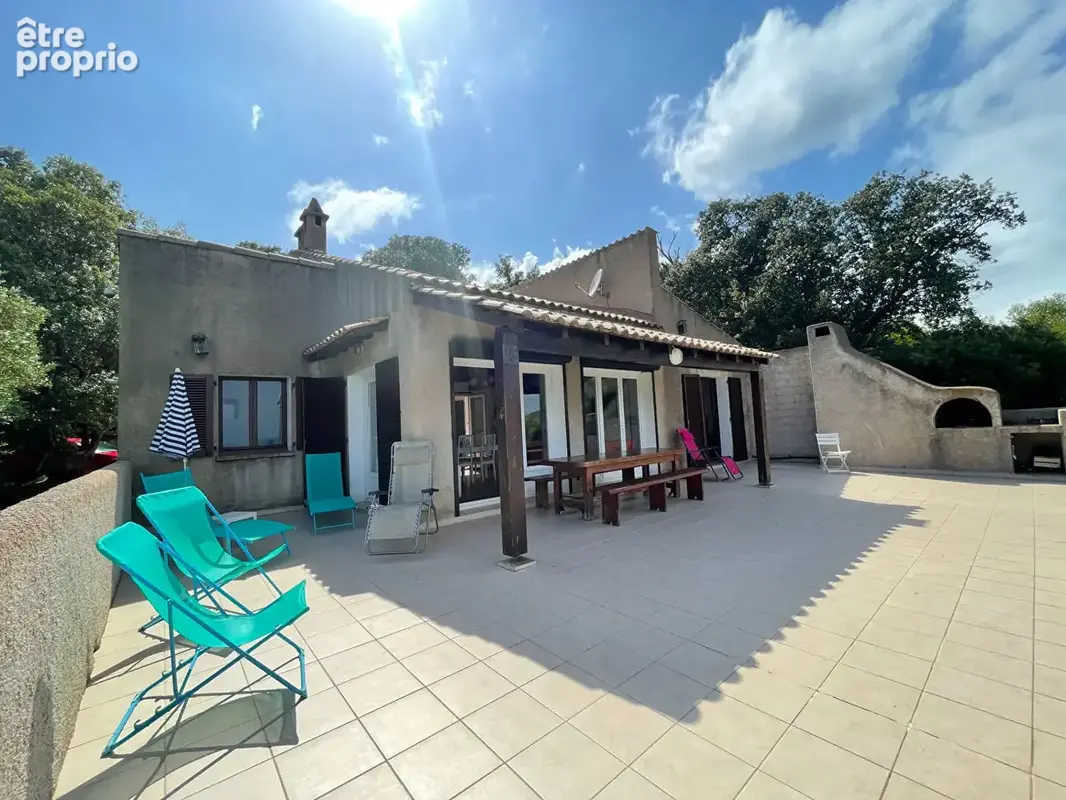 À vendre - Maison avec vue panoramique sur la mer, à proximité immédiate de la plage - photo 5