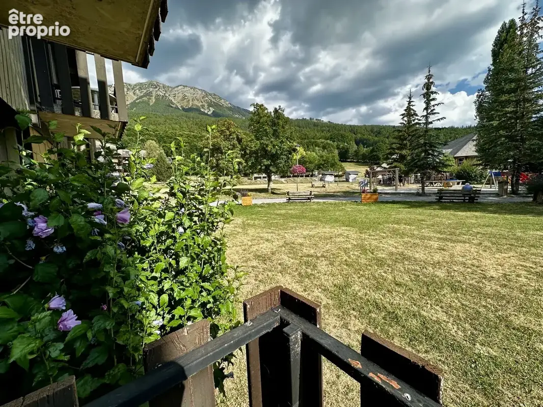 Vue du balcon sur le centre station et Dormillouse