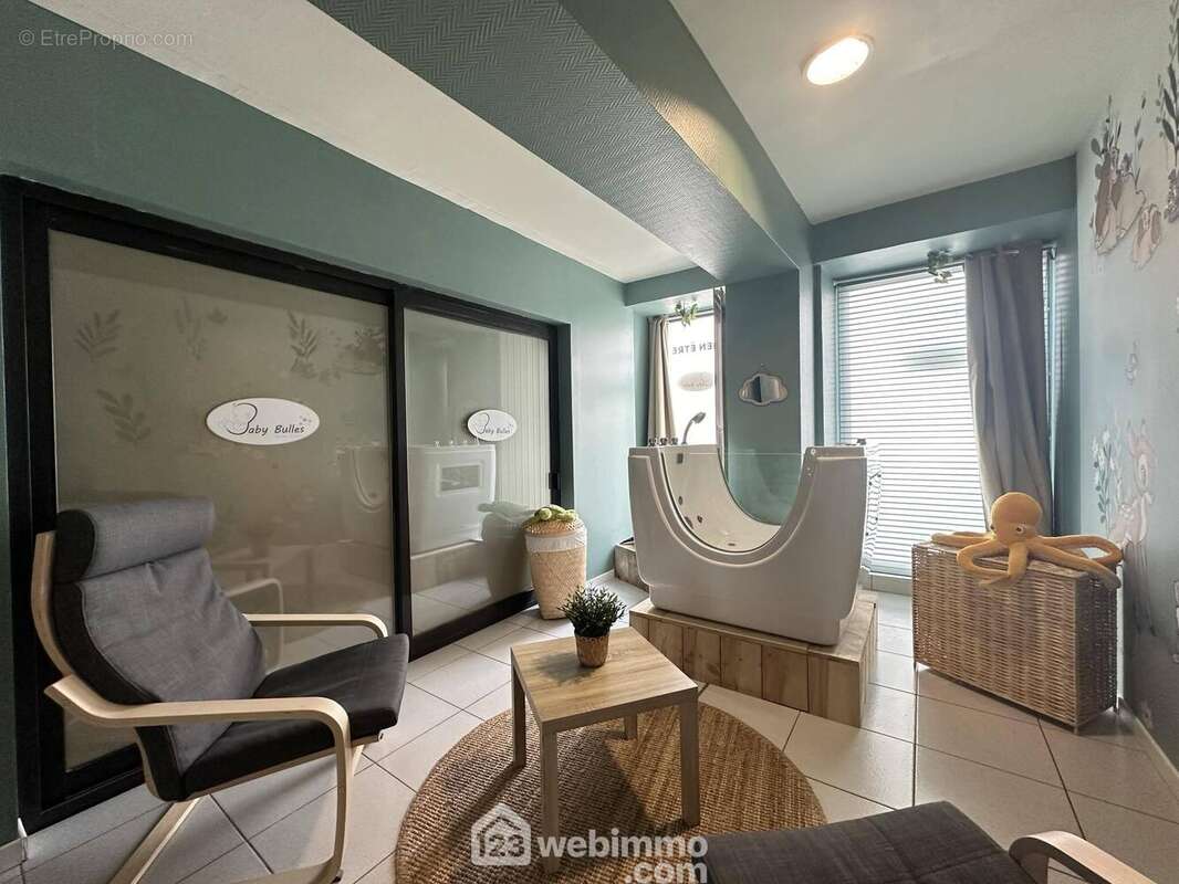 La deuxième pièce de 16 m² - Commerce à BRUYERES-ET-MONTBERAULT