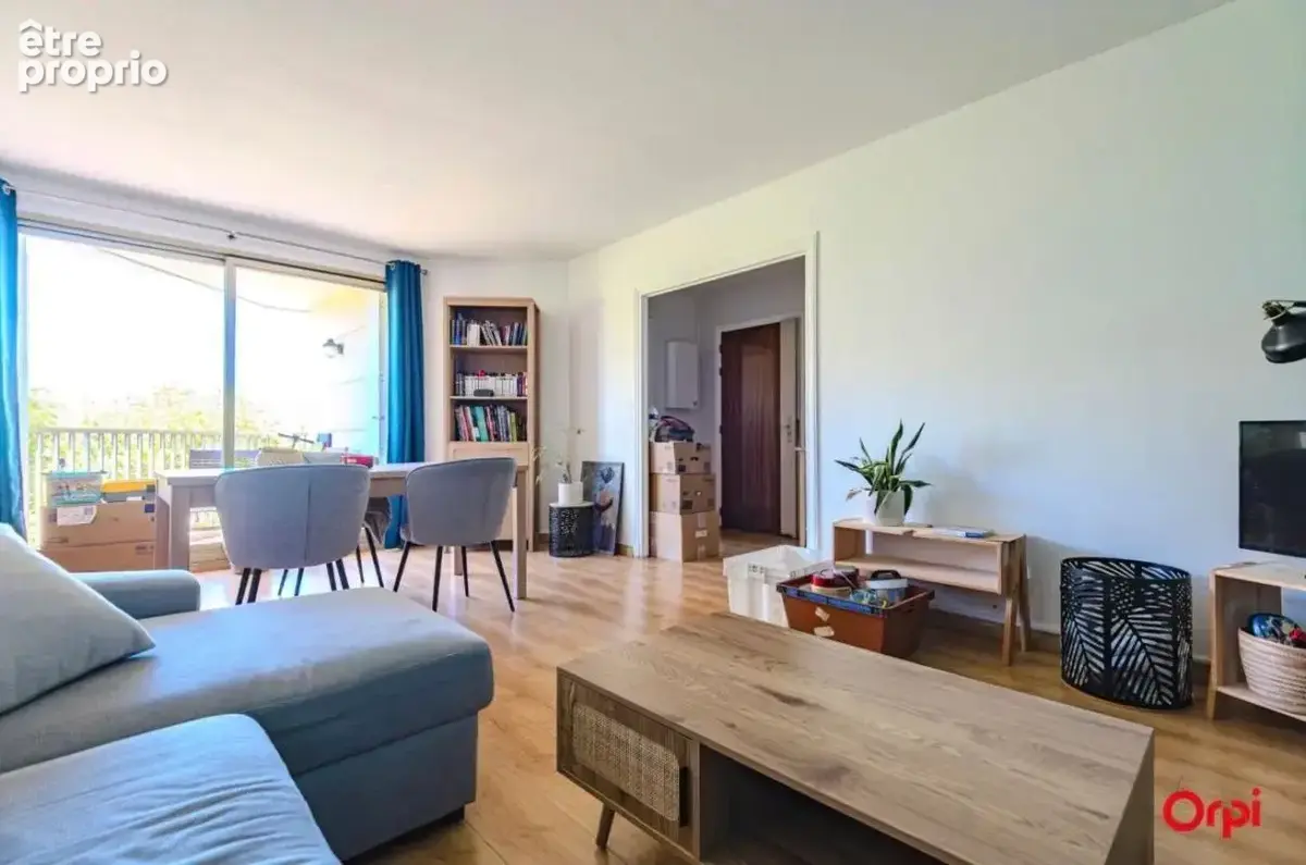 Appartement T3 À Vendre avec 2 Balcons et Stationnement Centre-Ville de Reims - photo 4