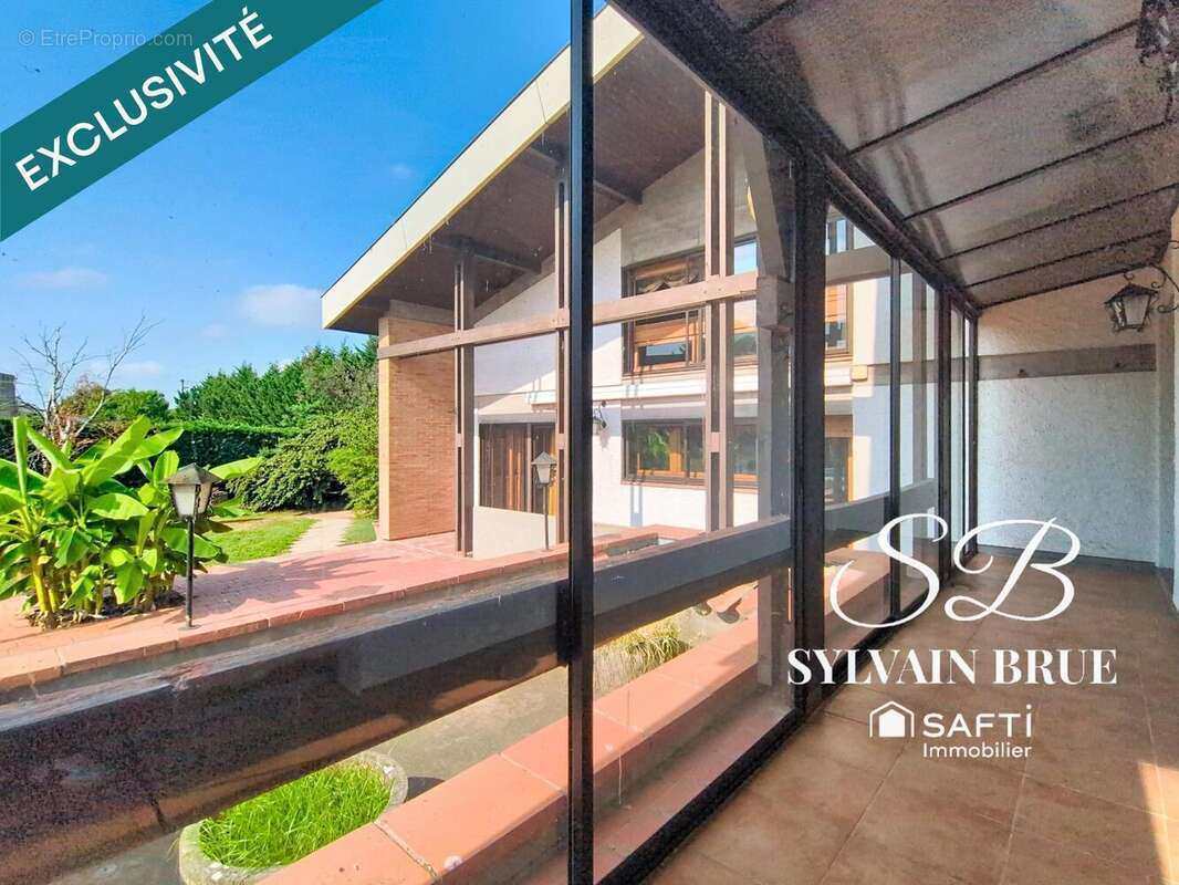 Maison 212 m² à La Ville-Dieu-Du-Temple  - photo 9