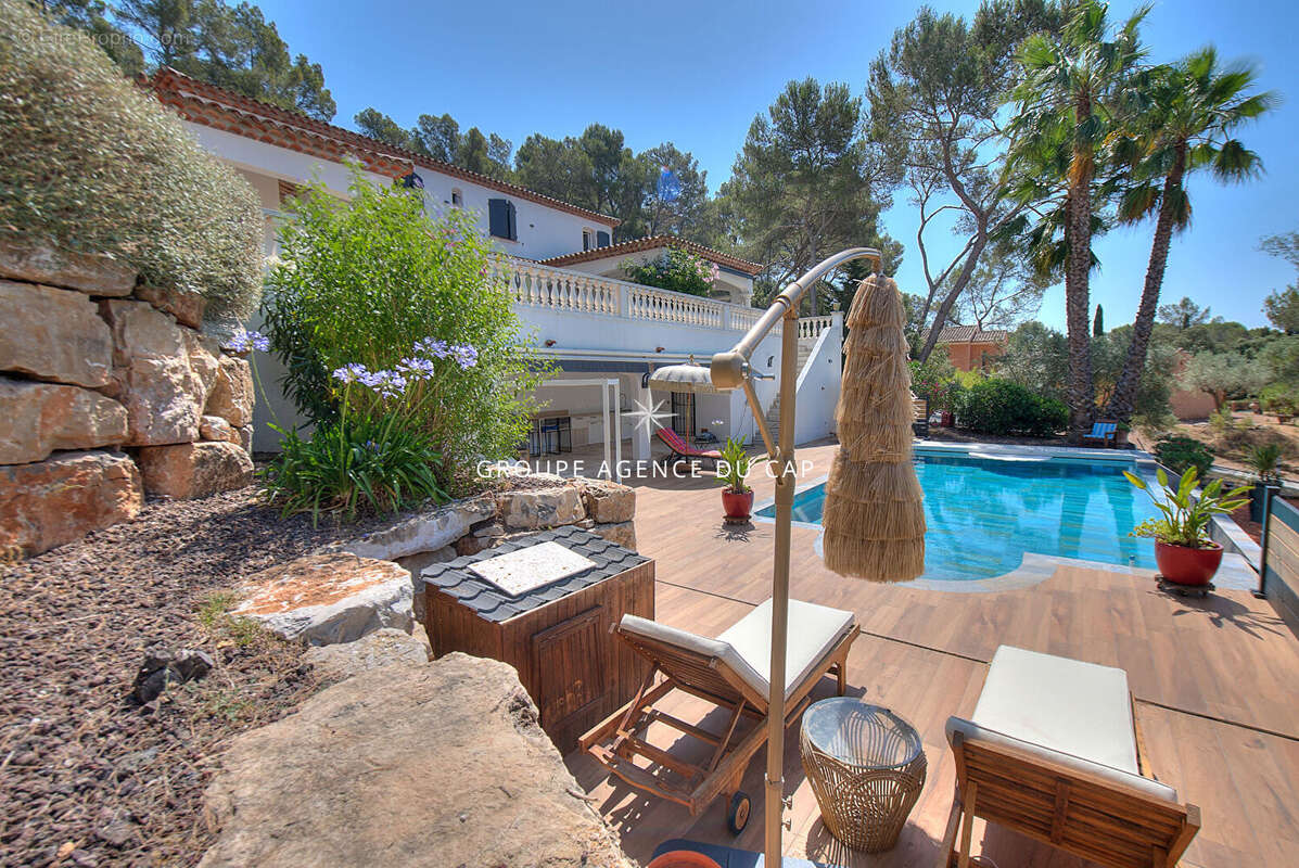 Villa grand terrain 7 pieces domaine securise  garage piscine a puget sur argens - photo 7