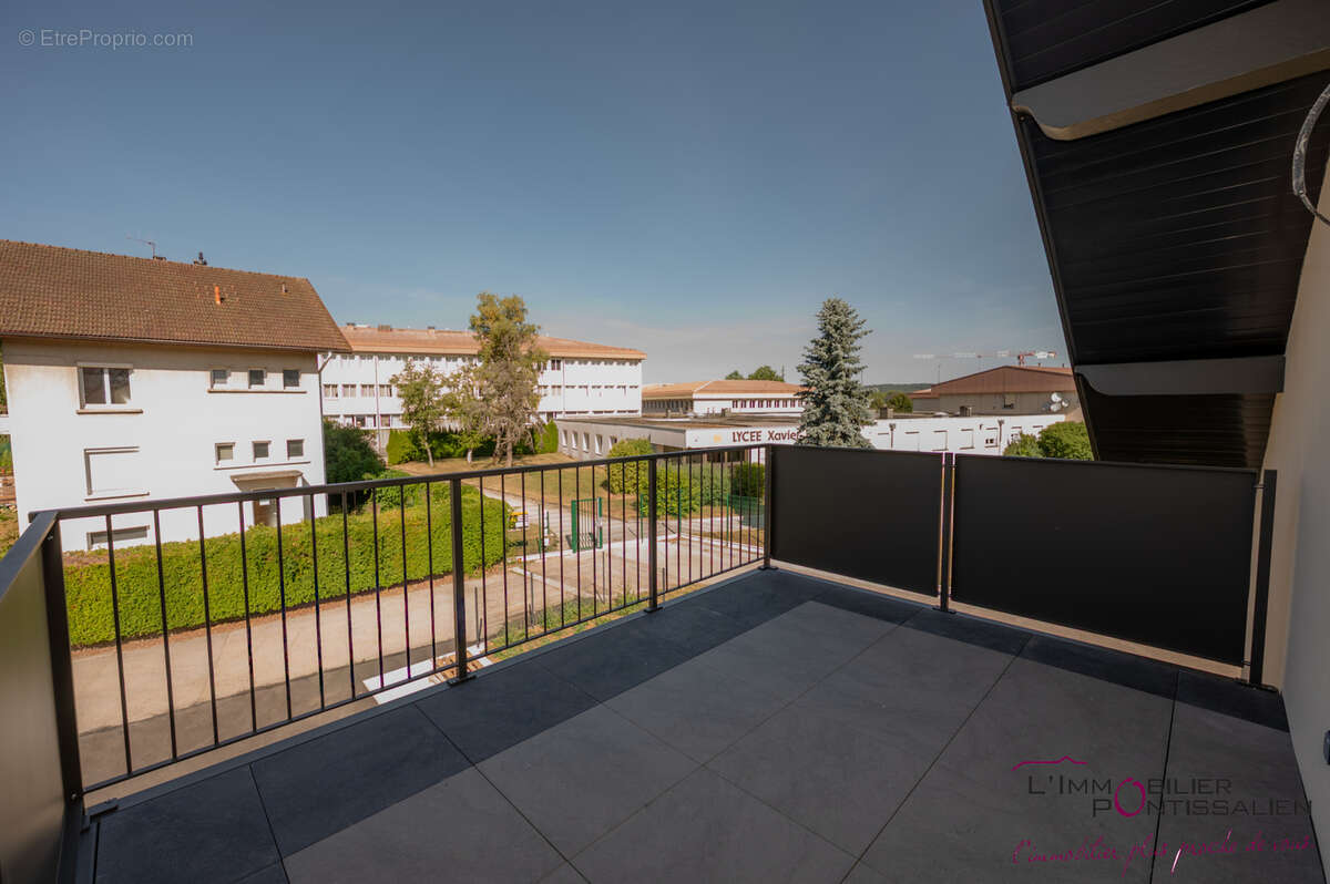 Pontarlier :t3 refait a neuf,terrasse et parking - photo 19