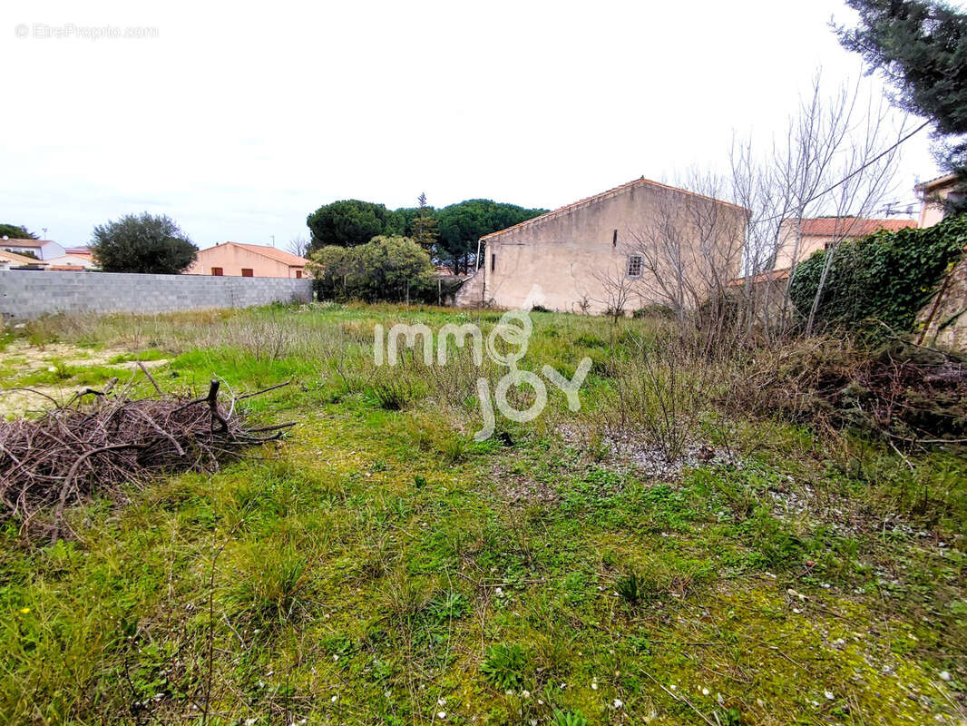 Terrain à SAINT-MARCEL-SUR-AUDE