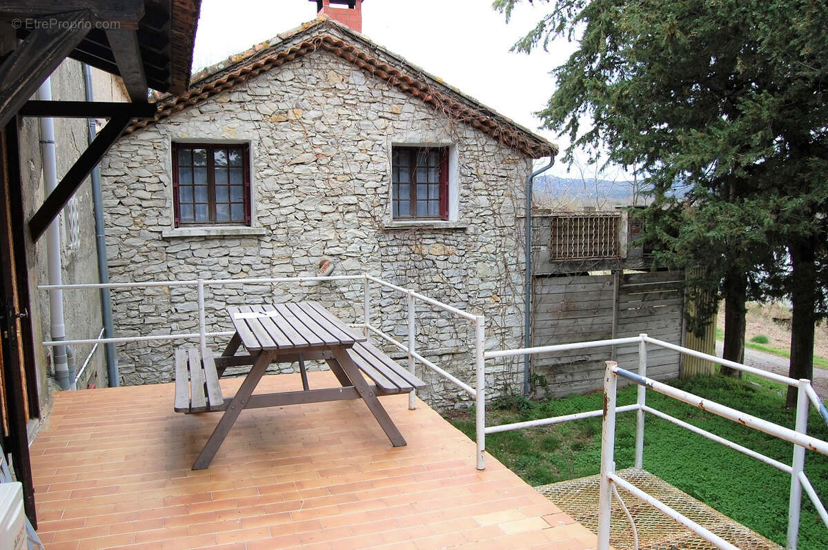 Mas du 19ieme avec 3 gites et partie privative 180m2 sur 3843 m2 de terrain avec piscine - photo 22
