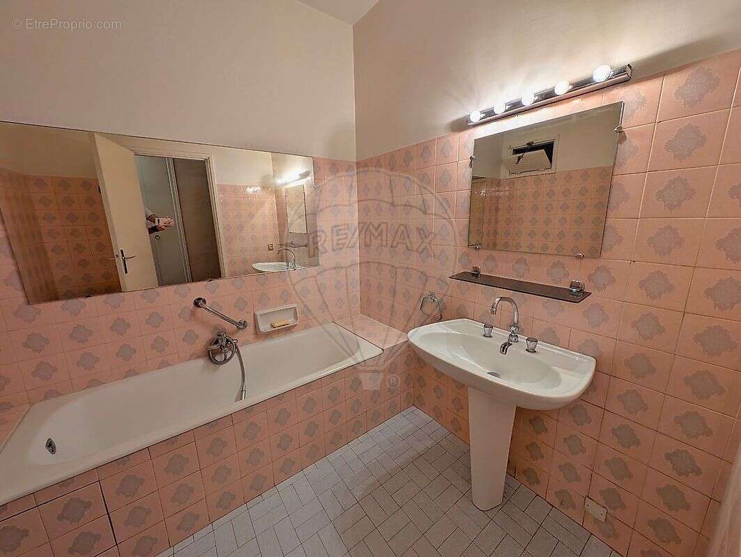 Commerce à MARSEILLE-8E