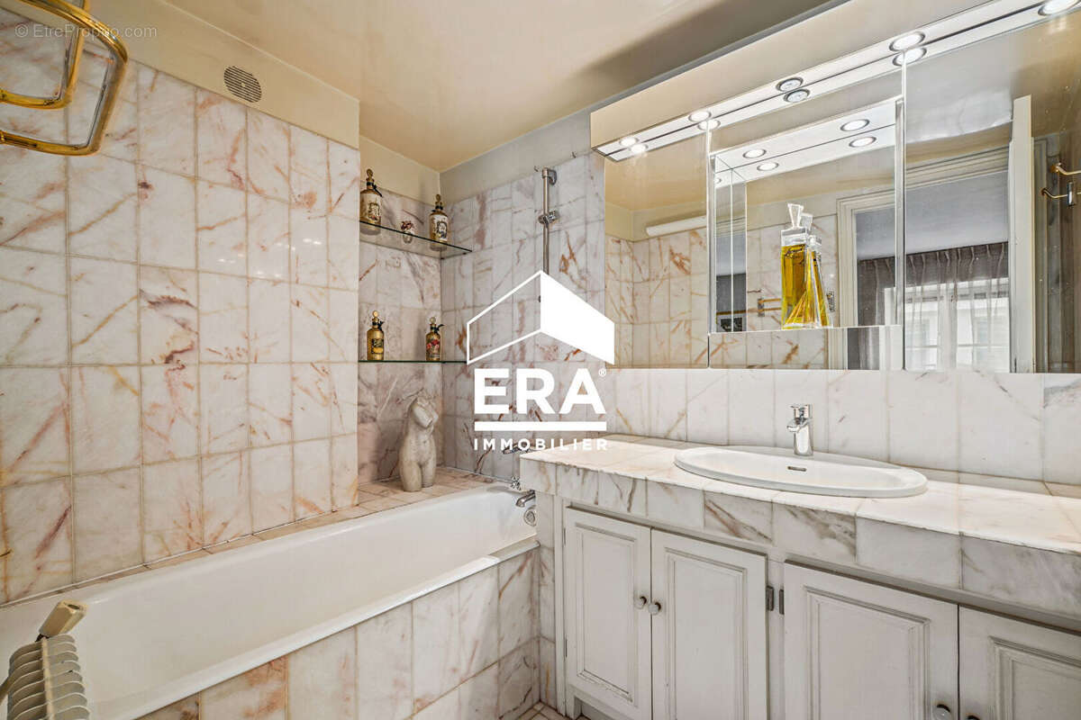 Appartement à PARIS-2E