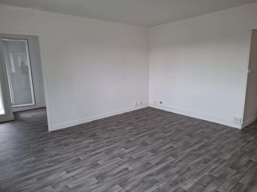 Appartement à COUBERT