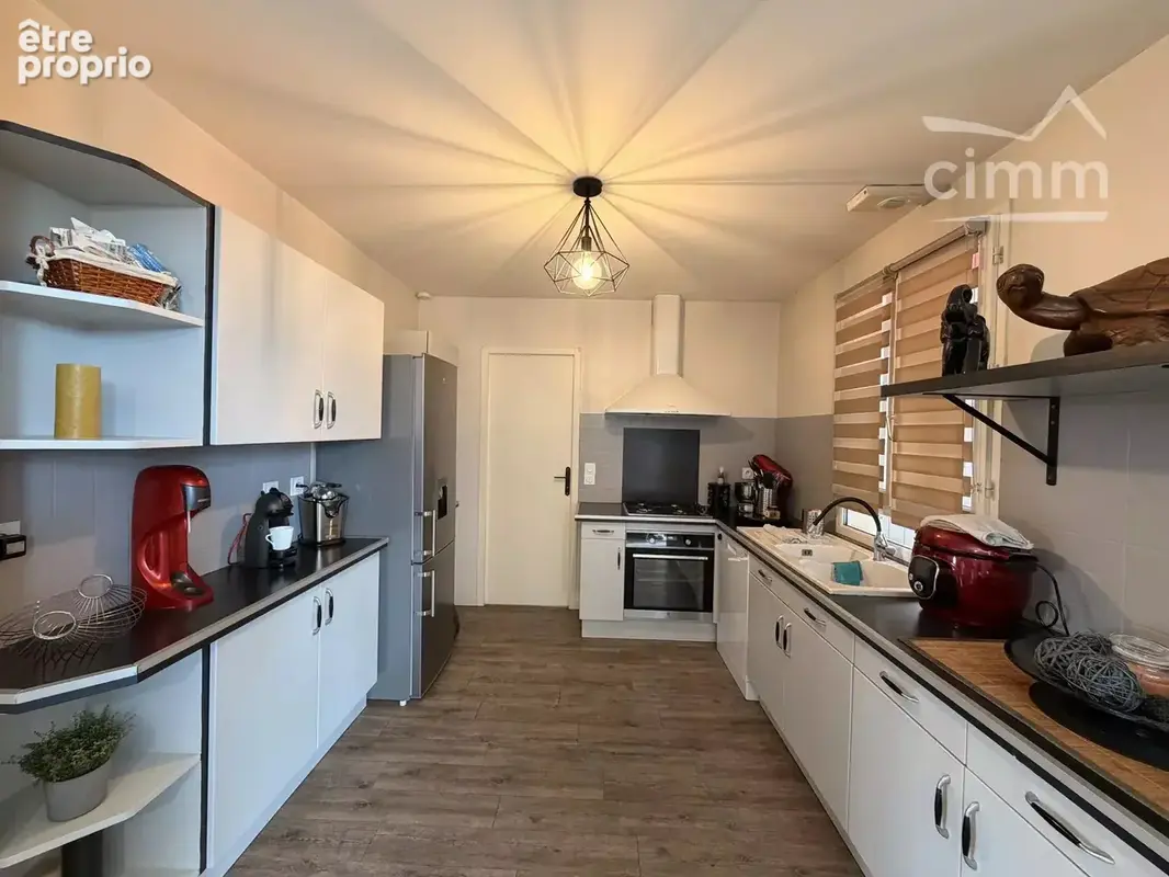 VEUZAIN-SUR-LOIRE — Maison 6 pièces de 120 m² - photo 4