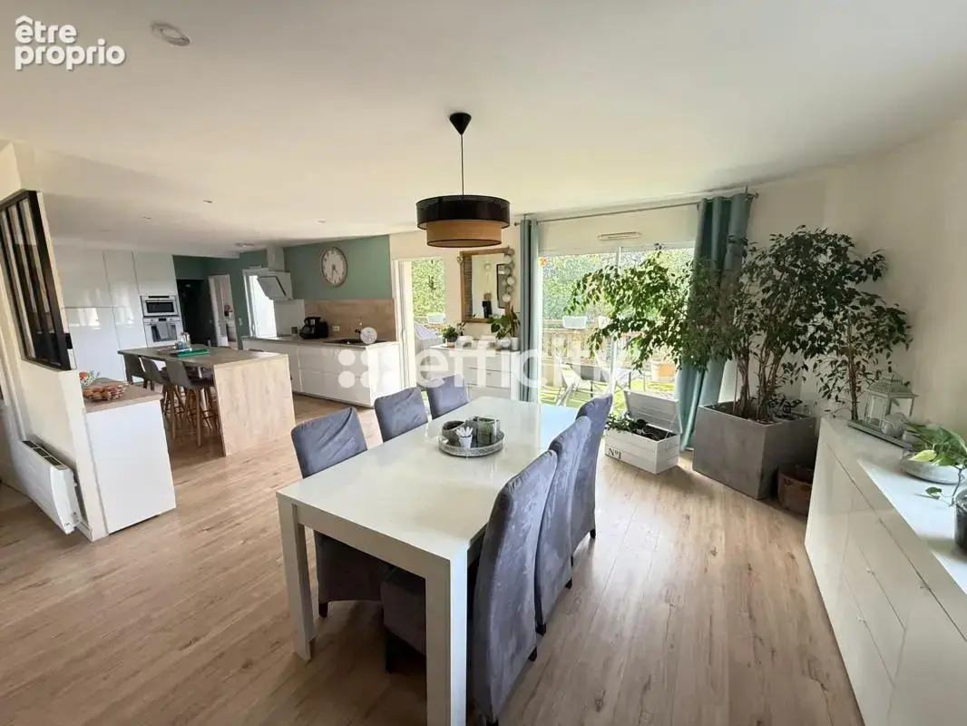 Maison 9 pièces 247 m² à vendre à La Roche-Sur-Yon (85000) - photo 3