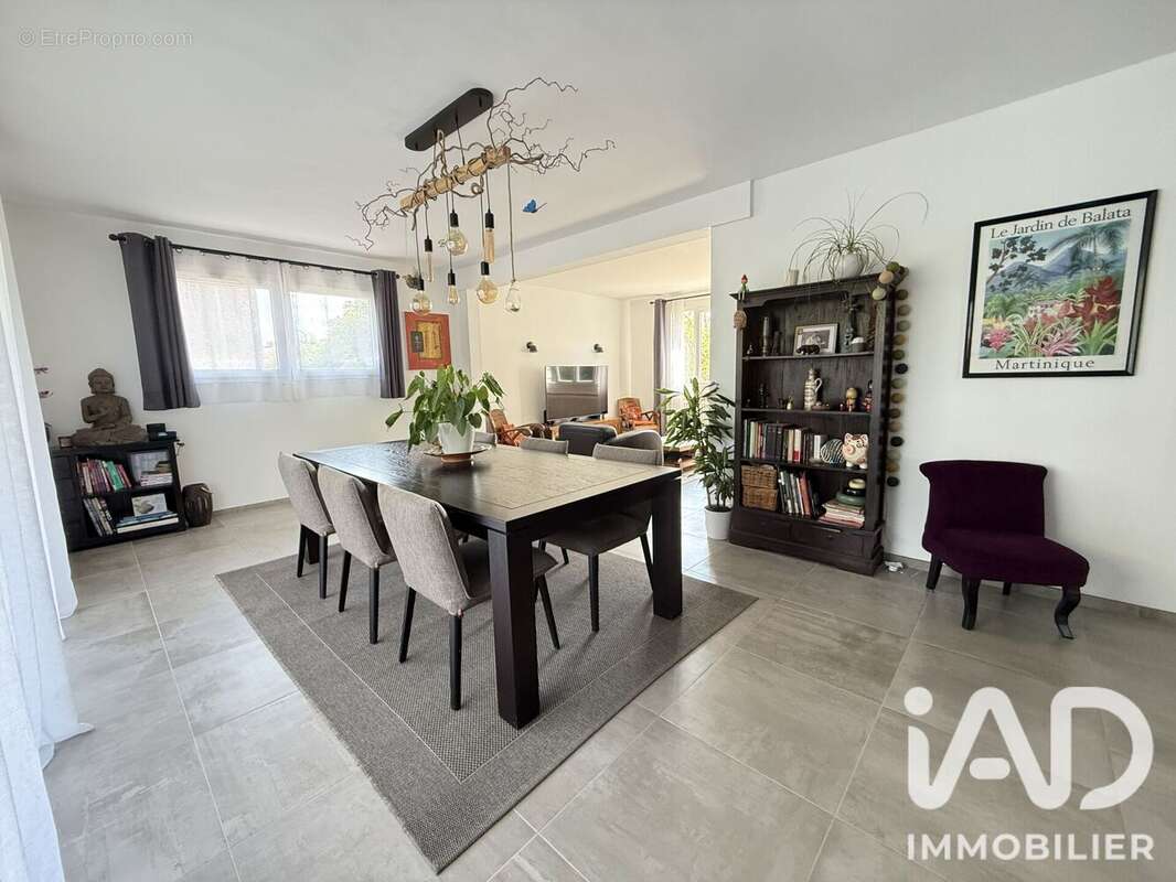 Maison 144 m² à Crecy-La-Chapelle  - photo 4