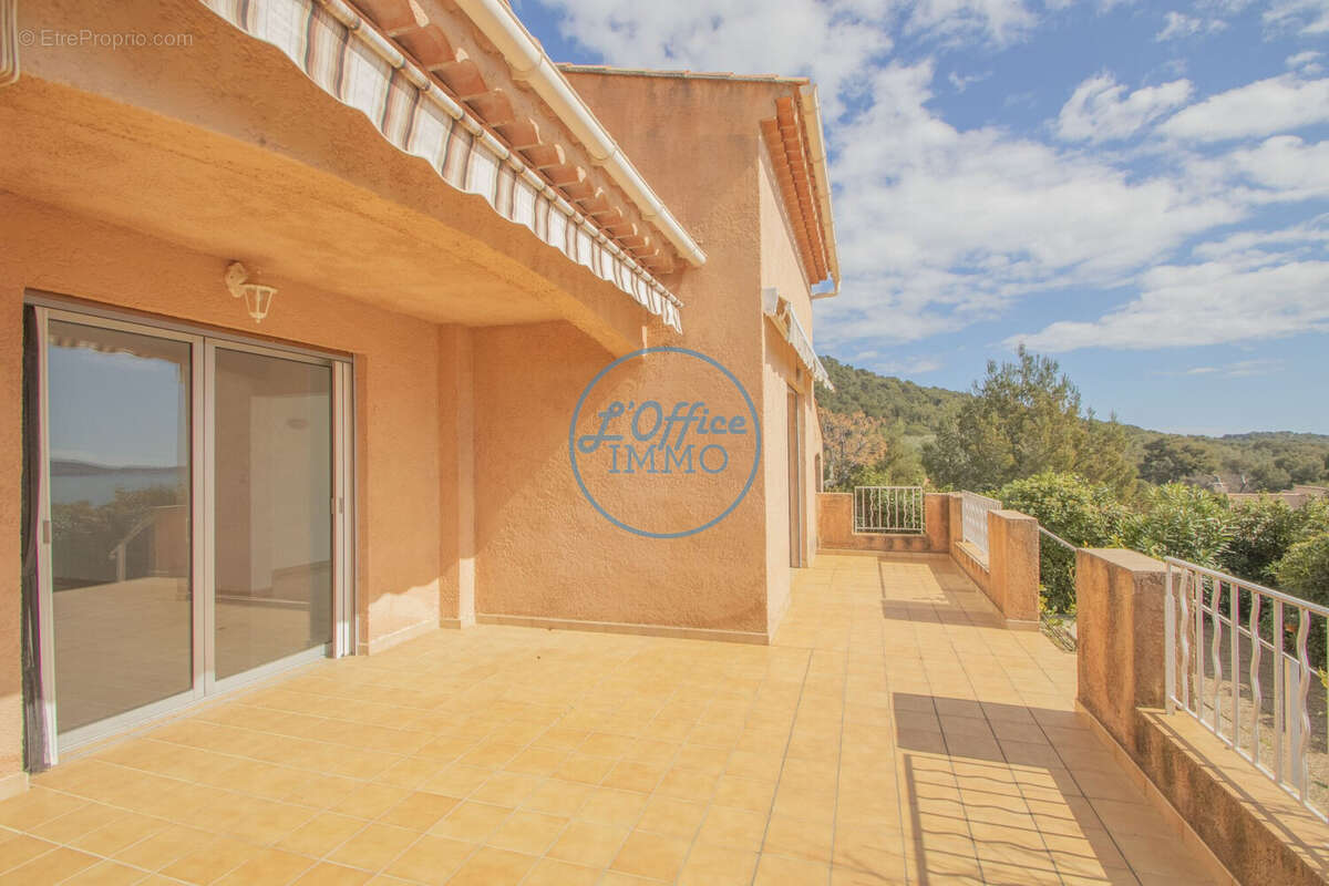 Maison à CARQUEIRANNE