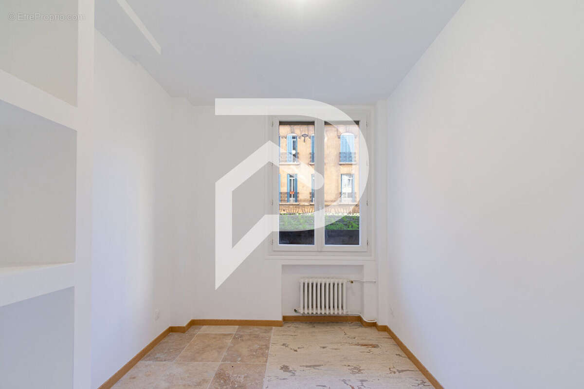 Appartement à MARSEILLE-4E