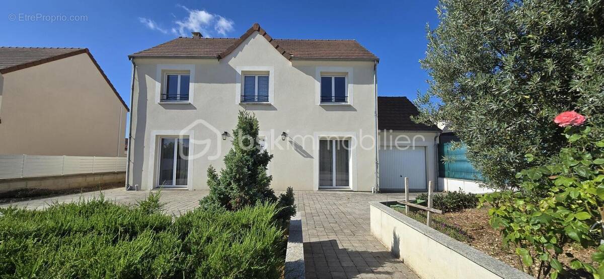 Maison à VERT-LE-PETIT