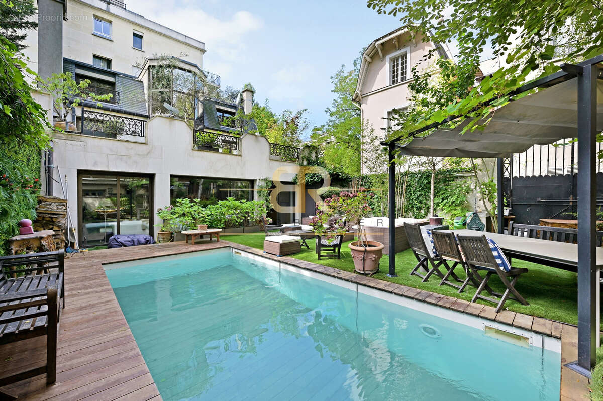 Maison à NEUILLY-SUR-SEINE